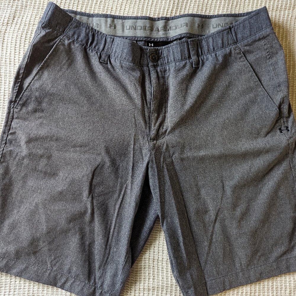 Under Armour loose golf shorts, size 40